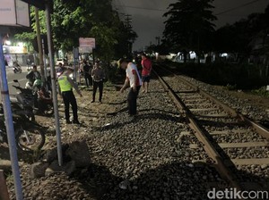 Boncengan Motor Hendak Jemput Suami, Ibu-Anak Tewas Tertabrak Kereta Api