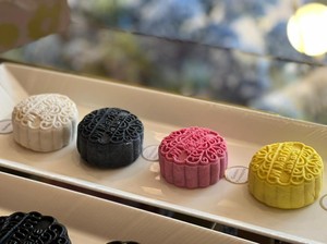 Istimewa! Mooncake Isi Durian Musang King yang Legit Manis