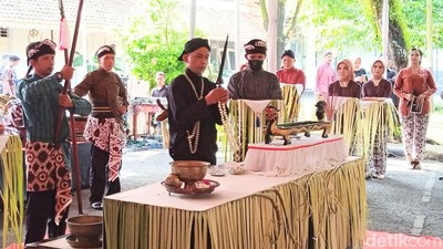 Melihat Jamasan Pusaka di Museum Tosan Aji Purworejo