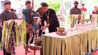 Pusaka kita ada 1.159 dan pusaka yang tertua berusia 600 tahun, itu pusaka Keris Junjung Derajat dan ada koleksi keris lain yang usianya sudah kuno sekali, lanjut Agus Bastian. Foto: Rinto Heksantoro/detikJateng