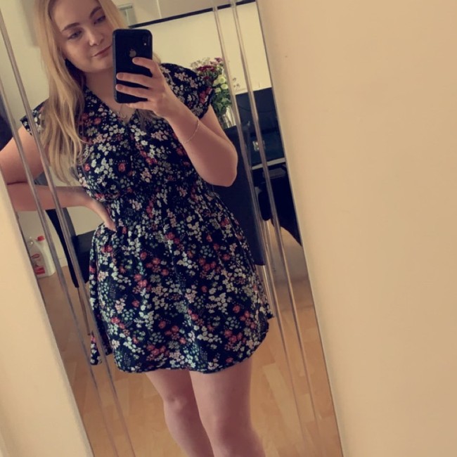 Aku hanya duduk di depan cermin dan kamera dan ayahku memainkan mainan dan mobil-mobilan dan hal-hal seperti itu untuk mencoba membuatku tertawa ke kamera, ujar Jessica.Foto: Instagram Jessica Smith