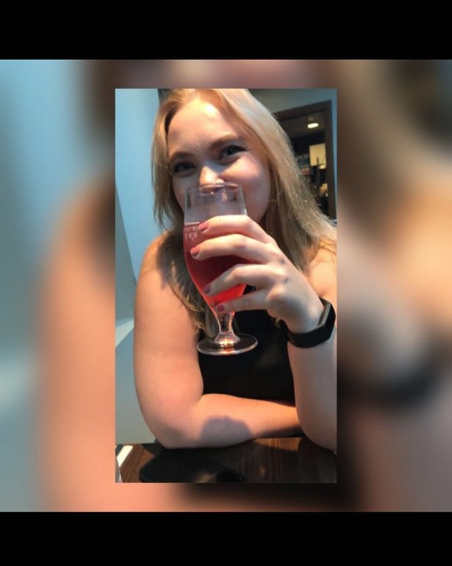 Tidak diketahui berapa tepatnya usia Jessica saat ini tapi dikatakan jika ia sudah berumur 20 tahunan. Dalam akun Instagram-nya, ia mengaku tinggal di Kent, Inggris dan berprofesi sebagai aktris. Sumber menyebut jika ia juga menjajal dunia tari. Foto: Instagram Jessica Smith