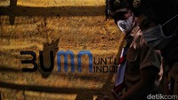 Mural yang disajikan adalah bertemankan lisrik PLN,  alam dan kelistrikan.