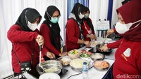 Selain itu kampung ini menyajikan makanan dan minuman tradisional khas Kampung.
