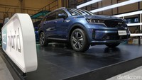 Model pertama yang dibawa SUV Hybrid pertama di kelasnya yaitu Kia Sorento HEV. Kia Sorento HEV, yang mengusung mesin Smartstream G1.6 T-Gdi, CVVD 4-silinder segaris berkapasitas 1,6 liter yang telah diimbuhi oleh turbocharger. Mesin ini menghasilkan tenaga puncak 179 PS dan torsi maksimal 264 Nm.