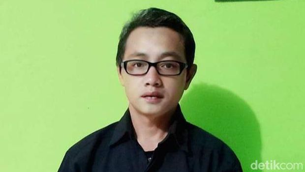 Kokos Koswara, pembuat Tugu Ikan Marlin Pangandaran.