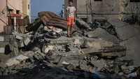 Rentetan serangan ini menjadi gejolak terbesar di perbatasan Gaza, setidaknya selama lebih dari setahun. Sedikitnya ada 15 anak dari 43 orang tewas dalam kekerasan Gaza.Potret menyedihkan menunjukkan warga Palestina masih berkabung. Tak sedikit anak kecil yang harus kehilangan orang tua dan teman sepermainannya akibat pertempuran ini. Foto: Anindyadevi Aurellia/detikcom.