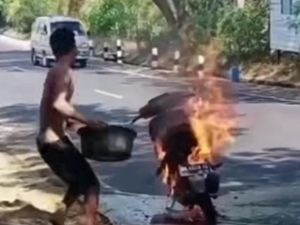 Sepeda Motor Vario di Karangasem Terbakar saat Akan Diperbaiki