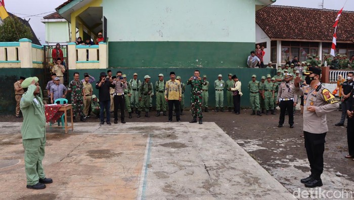 Lomba baris-baris memperingati HUT RI ke-77 di Tasikmalaya
