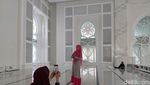 Foto: Masjid Putih dan Megah di Depok, Ternyata Dibangun Erick Thohir