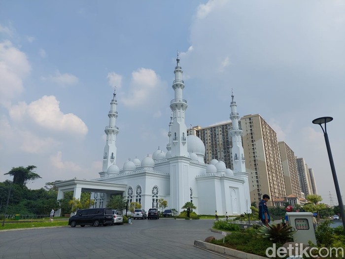 Masjid At Thohir di Depok