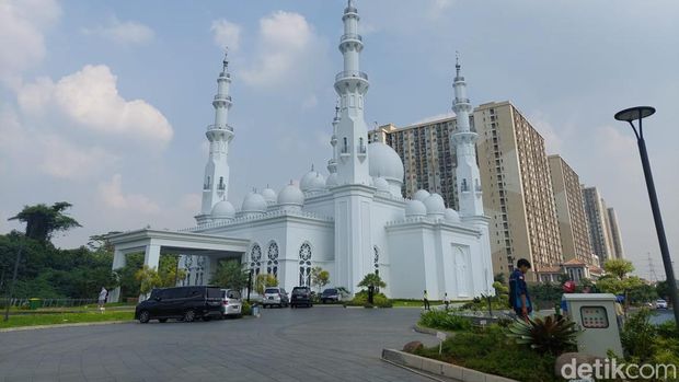 Di Masjid Tohir di Debok