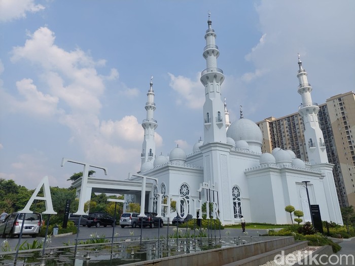 Masjid At Thohir di Depok