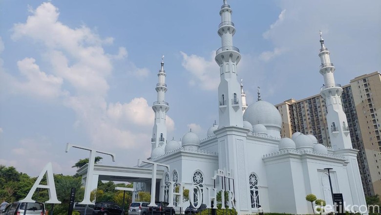 Masjid At Thohir di Depok Masjid At Thohir di Depok
