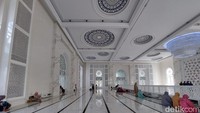 Dalam catatan detikcom, Masjid At Thohir diresmikan pada tanggal 9 Maret 2022 oleh PResiden Jokowi. Jokowi berharap kehadiran masjid ini bisa dimanfaatkan untuk meningkatkan pengetahuan dan wawasan keislaman.