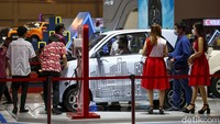Mobil-mobil baru menyita perhatian pengunjung GIIAS 2022.