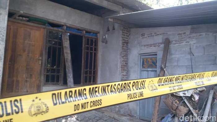 Polisi melakukan olah TKP di lokasi penemuan jenazah di Tambak Aji, Semarang, Jumat (11/8/2022).