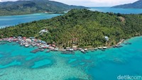 Anambas terletak dan berbatasan langsung dengan perairan tiga negara sekaligus seperti Malaysia, Vietnam, dan Thailand. Posisi tersebut menjadikan Anambas sebagai salah satu gerbang pulau terdepan Indonesia.    