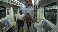 Para zombie berkeliaran di gerbong LRT. Melalui event ini, LRT ikut mendorong industri kreatif yang ada di Jakarta. Dengan mengadakan kegiatan ini diharapkan dapat mendorong industri kreatif dan menjadi sarana hiburan untuk masyarakat.
