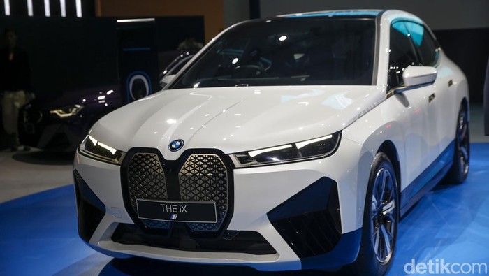 BMW Indonesia rayakan JOY Electrified dengan hadirkan teknologi dan inovasi kendaraan listrik terdepan di ajang Gaikindo Indonesia International Auto Show (GIIAS 2022), Convention Hall, ICE BSD, Tangerang, Kamis (11/8/2022).