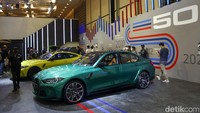 Area test drive untuk pengunjung hadir dengan akses nyaman, berada tepat di belakang BMW Group Pavilion yang mana masing-masing memiliki 11 unit BMW dan 12 unit MINI untuk dicoba langsung.   