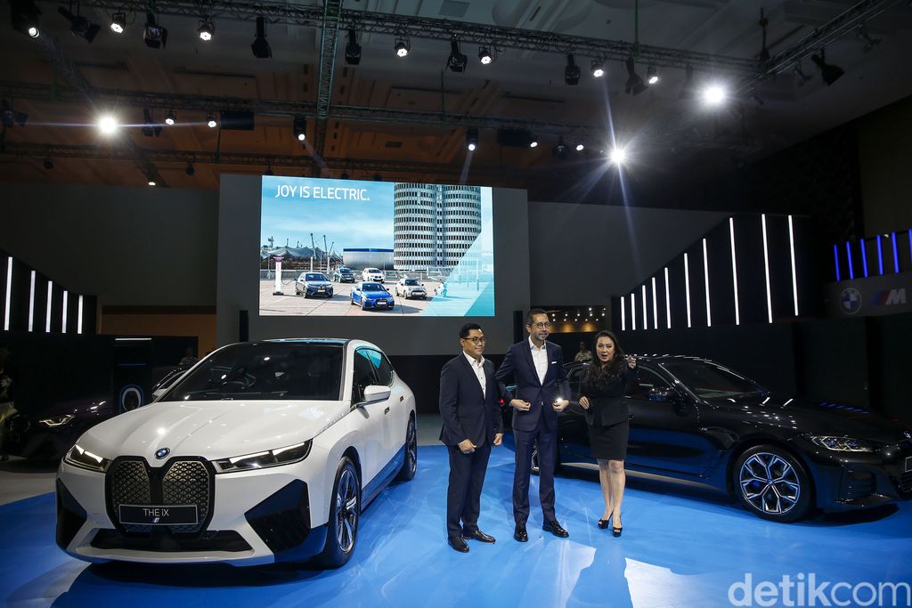BMW Indonesia rayakan JOY Electrified dengan hadirkan teknologi dan inovasi kendaraan listrik terdepan di ajang Gaikindo Indonesia International Auto Show (GIIAS 2022), Convention Hall, ICE BSD, Tangerang, Kamis (11/8/2022).