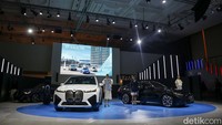 Di GIIAS 2022, BMW menghadirkan koleksinya di BMW Group Pavilion. Lokasinya eksklusif dengan desain premium, nyaman juga strategis untuk seluruh pelanggan, fans BMW dan MINI di Convention Hall, ICE BSD.   