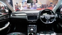 Uniknya, transmisi otomatis di mobil ini menggunakan sistem putar.