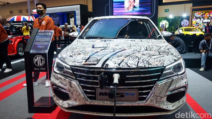 Mobil Listrik MG 5 EV Mejeng di GIIAS 2022, Penasaran? Selain MG Extender, MG Motor Indonesia memamerkan mobil listrik MG 5 EV. Penasaran seperti apa wujudnya?
