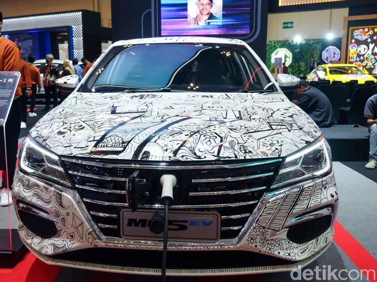 Mobil Listrik MG 5 EV Mejeng di GIIAS 2022, Penasaran?