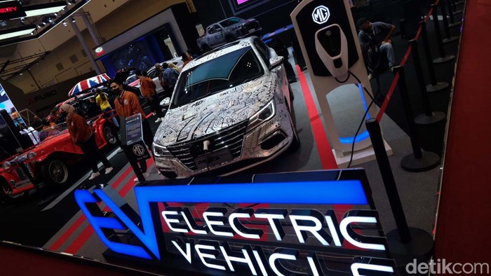 Selain MG Extender, MG Motor Indonesia memamerkan mobil listrik MG 5 EV. Penasaran seperti apa wujudnya?