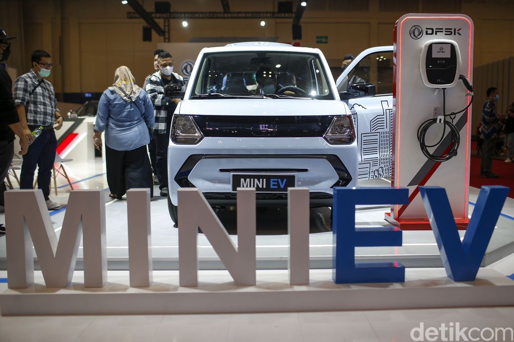 DFSK ikut serta di pameran Gaikindo Indonesia International Auto Show (GIIAS) 2022 di ICE, BSD, Tangerang, Kamis (11/8/2022).