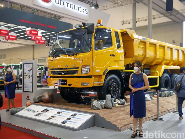 Mobil-mobil Tangguh Fuso Mejeng di GIIAS 2022