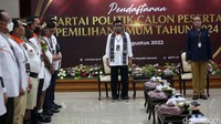 Rombongan Partai Berkarya diterima oleh Ketua KPU Hasyim Asyari.