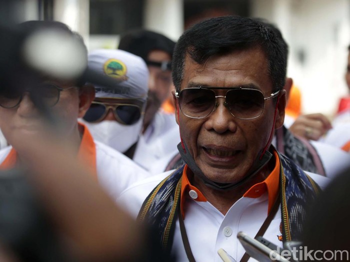 Partai Berkarya melakukan pendaftaran peserta Pemilu 2024 kepada KPU. Rombongan Partai Berkarya dipimpin oleh Ketum Mayjen TNI (Purn) Muchdi Purwoprandjono.
