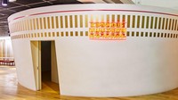 Pada museum ini ada juga sebuah ruang drama teater berbentuk unik berupa cup mie instan. Di ruang ini serba-serbi perjalanan mie instan ditampilkan pada sebuah layar raksasa. Foto: Cup Noodle Museum