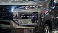 New Xpander Cross masih mengusung konsep Dynamic Shield khas Mitsubishi. Hanya saja, terdapat sejumlah pembaruan di bagian T-shape headlamp, desain bumper, pelek, LED foglamp, gril, dan wheel arc moulding yang disempurnakan.