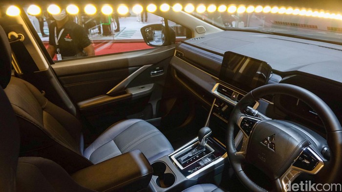 Mitsubishi New Xpander Cross diluncurkan pada ajang Gaikindo Indonesia Internasional Auto Show atau GIIAS 2022. SUV laris tersebut dapat sejumlah pembaruan.