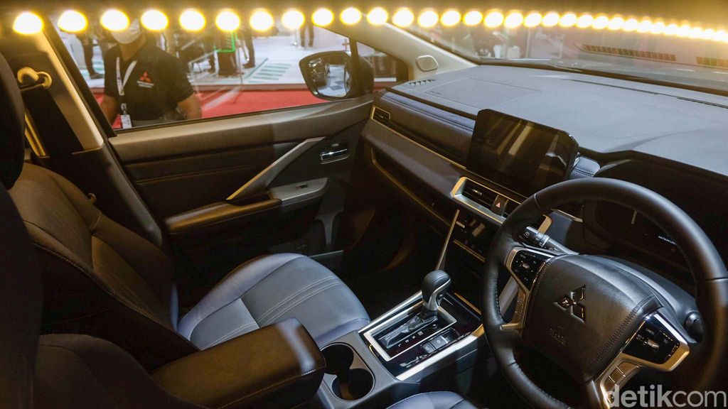 Mitsubishi New Xpander Cross diluncurkan pada ajang Gaikindo Indonesia Internasional Auto Show atau GIIAS 2022. SUV laris tersebut dapat sejumlah pembaruan.