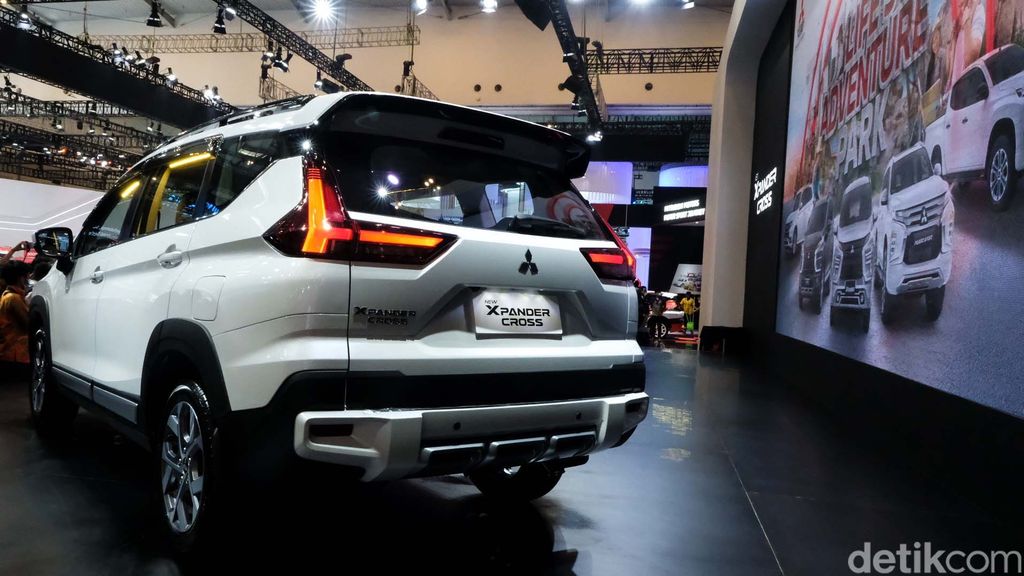 Mitsubishi New Xpander Cross diluncurkan pada ajang Gaikindo Indonesia Internasional Auto Show atau GIIAS 2022. SUV laris tersebut dapat sejumlah pembaruan.