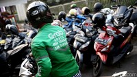 Setelah sekian bulan menjadi driver ojol, suatu waktu ia melihat sebuah video dari kakaknya. Dalam video tersebut, ada seorang sopir taksi muslim di Rusia yang selalu mengantar penumpang ke gereja dengan gratis, baik pergi dan pulang, sopir taksi itu selalu menunggu.