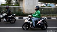 Sampai akhirnya ia pun berniat dan berjalan untuk menggratiskan penumpang yang ingin pergi ke tempat ibadah. Namun, tempat-tempat ibadah yang ia susuri itu sudah 2 bulan tak kunjung mendapatkan penumpang. Jadi, ia memutuskan untuk mengratiskan penumpang anak-anak sekolah.
