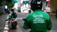 Tak hanya sampai disitu, suatu hari ia melihat ada seorang bapak tunanetra yang sedang kesulitan berjalan kaki pada malam hari di sekitar Pondok Cabe, Jakarta. Ia pun bergegas untuk bertanya bapak tersebut ingin pergi kemana. Lalu, abang ojol yang berhati mulia ini langsung mengantarkan bapak tunanetra ke rumahnya. Dari kejadian itu, ia berniat ingin menggratiskan penumpang difabel sekaligus.
