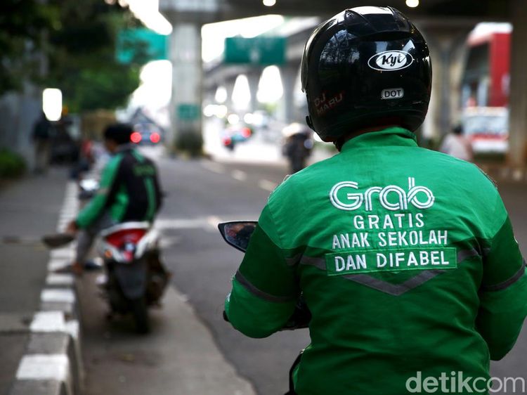 Cerita Abang Ojol Mulia, Gratis Antar Anak Sekolah dan Difabel Setiap Hari