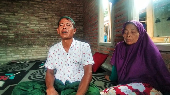 Orang tua korban hilang tenggelam di pantai Yehsumbul, Kecamatan Mendoyo, Jembrana, Bali