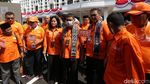 Penampakan Massa Partai Buruh Daftar Pemilu-Penuhi Jalan di Depan KPU