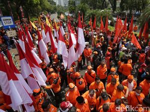 Aksi Unjuk Rasa Partai Buruh Tolak Perppu Ciptaker di Patung Kuda
