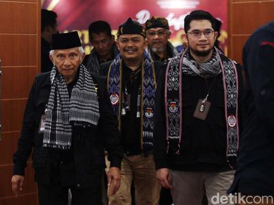 Amien Rais Bawa Partai Ummat Daftar Pemilu 2024, Lihat Nih Momennya