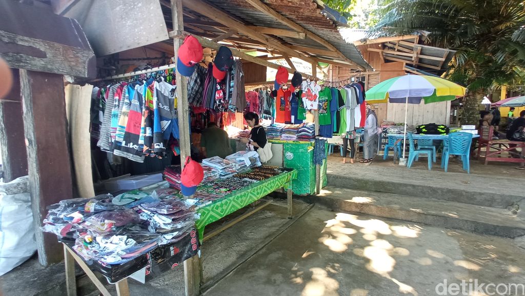 Pedagang Suvenir di Bunaken mulai kedatangan wisatawan