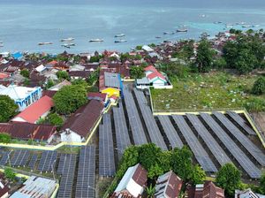 4.599 Warga di Pulau Kodingareng Kini Nikmati Listrik PLTS Siang-Malam